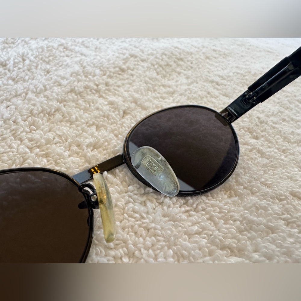 Fendi rare metal-framed sunglasses with a black oval design Mod SL 7132 - Picture 6 of 8